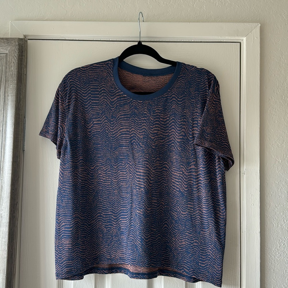 Lululemon T-Shirt
